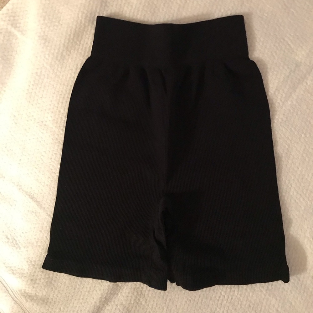 last 1❗️Black Seamless Ribbed Top & Biker Shorts - Picture 6 of 7